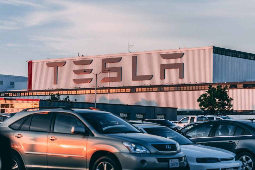 how much does it cost to lease a tesla